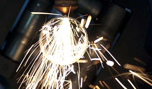 Tube cutting laser close up