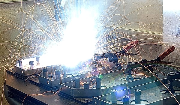 Robot welding arc